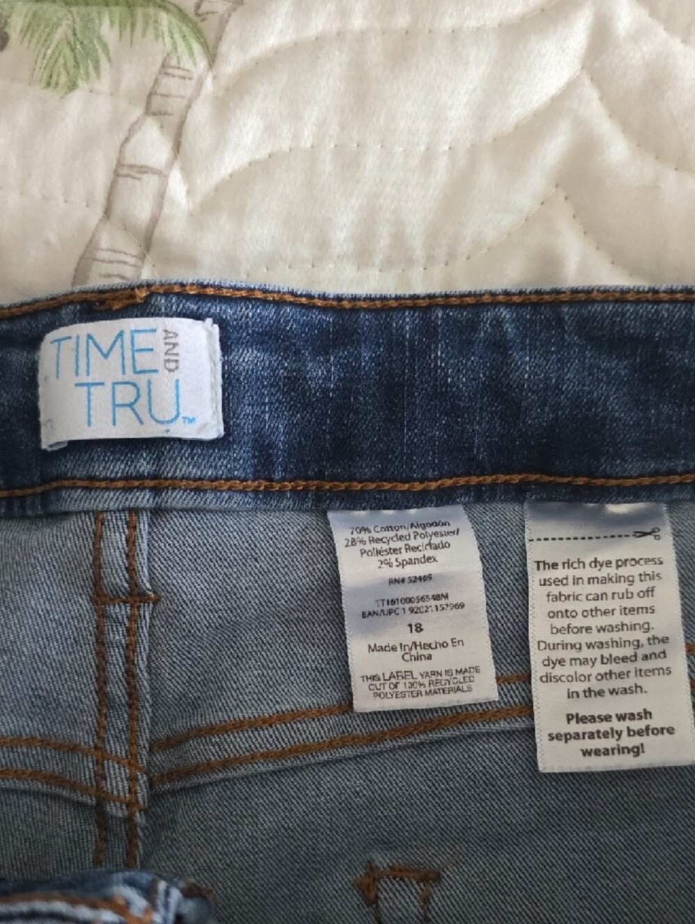 Time and Tru Mid-Rise Dark Blue Cuffed Jean Shorts - Picture 2 of 3